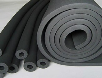 橡塑保溫材料是采用性能優異的丁晴橡膠、聚氯乙烯為主要原料，配以各種優質輔助材料，以特殊工藝發泡而成的軟質高檔保溫節能材料，可耐溫-40℃～120℃。橡塑保溫材料是彈性閉孔發泡材料，具有導熱系數低、防火